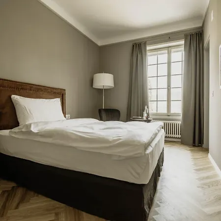 Schloss Huenigen 4*
