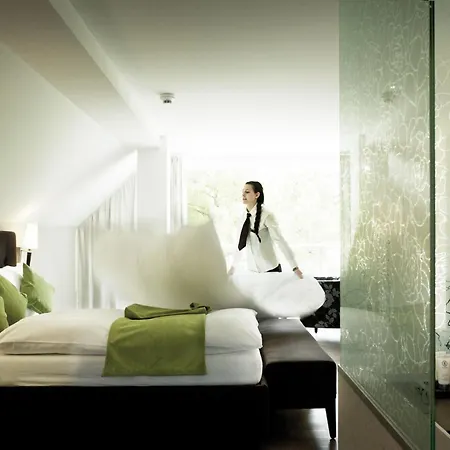 Hotel Schloss Huenigen 4*