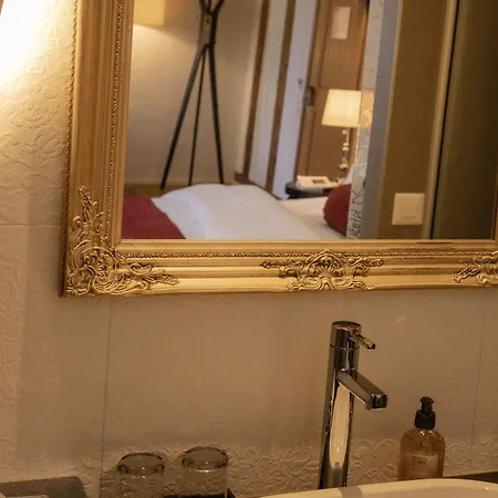 Hotel Schloss Huenigen 4*