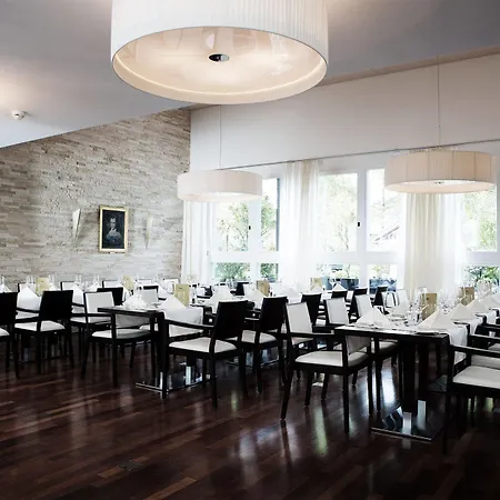 Schloss Huenigen Hotel