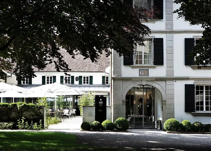 Hotell Schloss Huenigen 4*