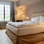 Hotel Schloss Huenigen 4*