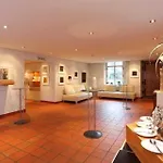 Hotel Schloss Huenigen 4*