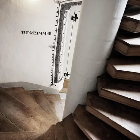 Schloss Huenigen Szálloda