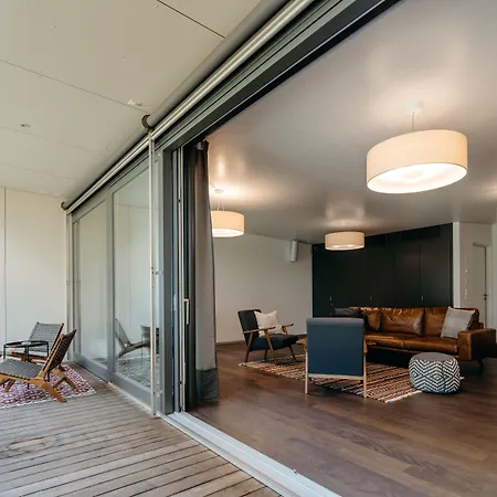 Schloss Huenigen Szálloda