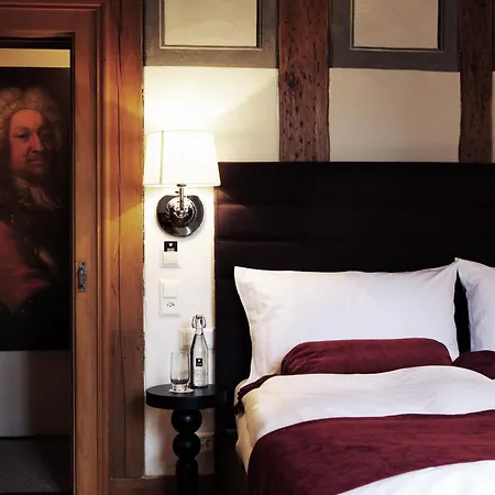 Schloss Huenigen Szálloda 4*